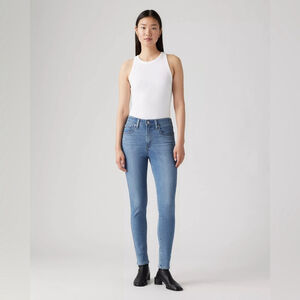 Levi’s 721 high rise skinny jeans light wash size 28”